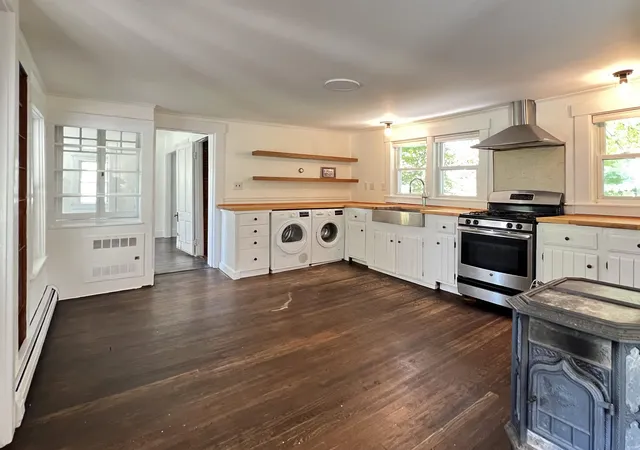 3rd image of 10 Pleasant St, Lyme, NH 03768 | MLS# 5106384