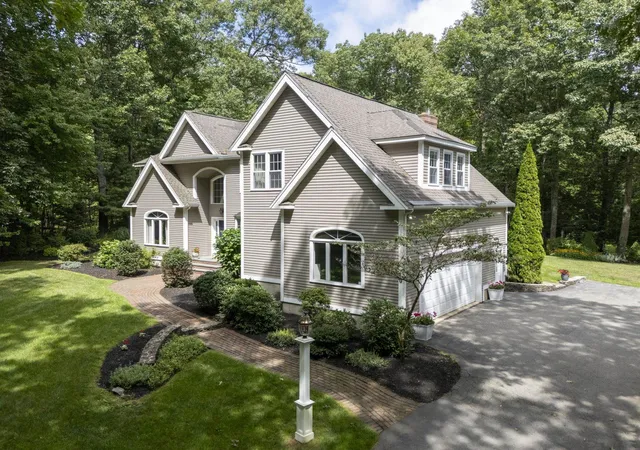 Photo 3 of Single family home for sale at 50 Gale Rd, Hampton, NH 03842 | MLS# 5106413 | Listing updated on 2026-09-09