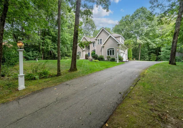 Photo 4 of Single family home for sale at 50 Gale Rd, Hampton, NH 03842 | MLS# 5106413 | Listing updated on 2026-09-20