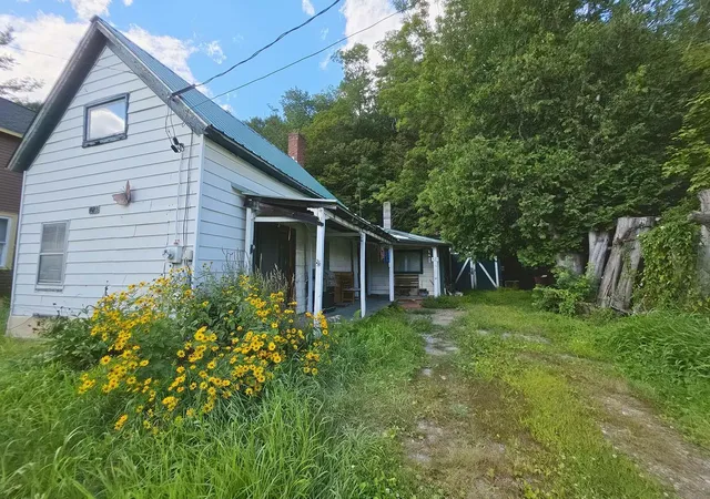 Single family home for sale at 425 Main St, Cavendish, VT 05153 | MLS# 5106419