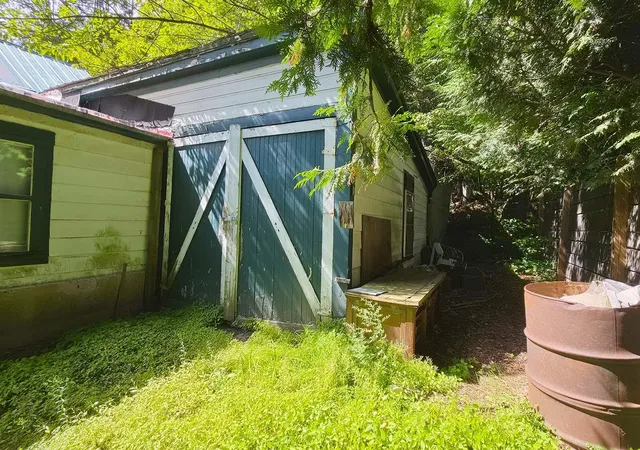 Photo 2 of Single family home for sale at 425 Main St, Cavendish, VT 05153 | MLS# 5106419 | Listing updated on 2026-08-31