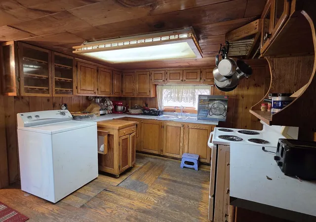 Photo 3 of Single family home for sale at 425 Main St, Cavendish, VT 05153 | MLS# 5106419 | Listing updated on 2026-08-31