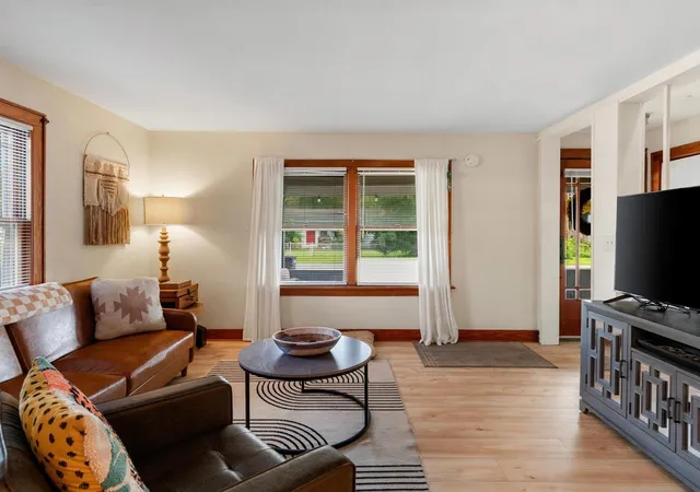 Photo 3 of Sale Pending at 281 Hinesburg Rd, South Burlington, VT 05403 | MLS# 5106433 | Listing updated on 2026-08-31
