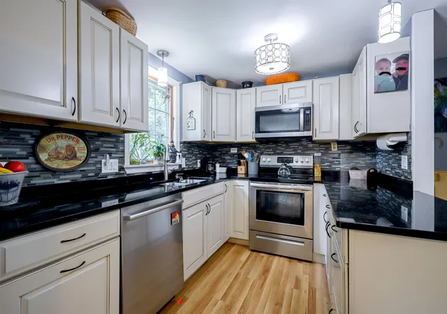 Photo 2 of Sale Pending at 25 Clay St, Merrimack, NH 03054 | MLS# 5106473 | Listing updated on 2026-09-12