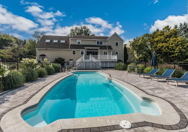 1st image of 4 Long Hill Rd Rd, Stratham, NH 03885 | MLS# 5106475