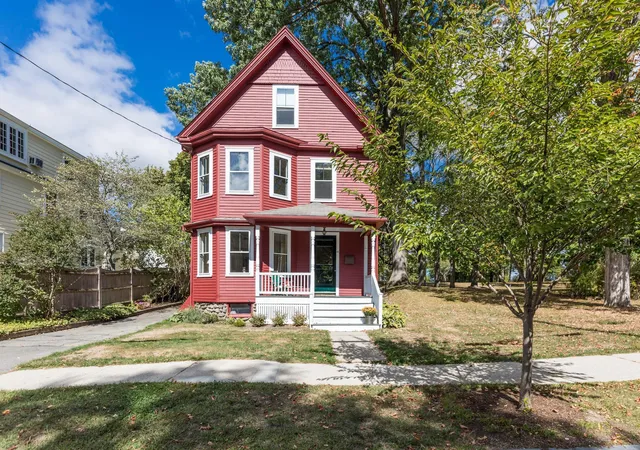 Photo 1 of Single family home for sale at 45 Lincoln Ave, Portsmouth, NH 03801 | MLS# 5106484 | Listing updated on 2026-09-14
