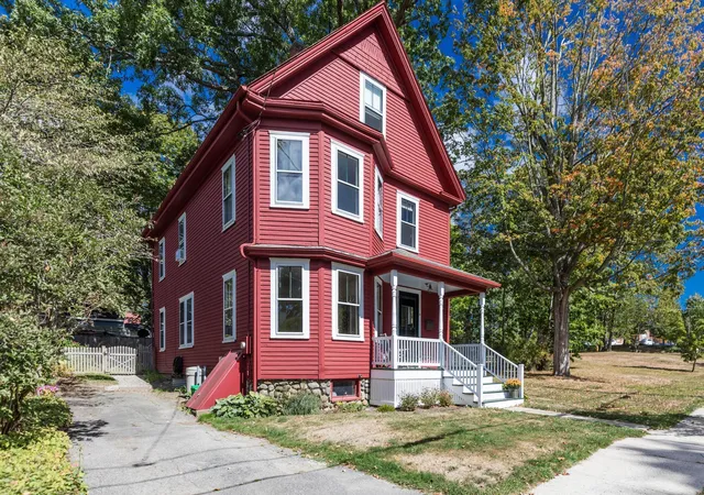 Photo 3 of Single family home for sale at 45 Lincoln Ave, Portsmouth, NH 03801 | MLS# 5106484 | Listing updated on 2026-09-14