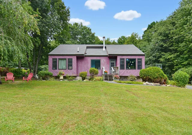 2nd image of 33 Redfield Cir, Derry, NH 03038 | MLS# 5106499