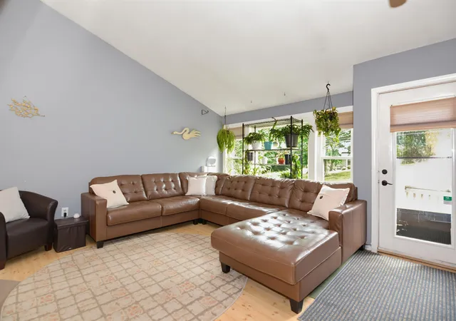 4th image of 33 Redfield Cir, Derry, NH 03038 | MLS# 5106499