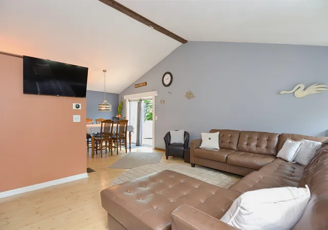 5th image of 33 Redfield Cir, Derry, NH 03038 | MLS# 5106499