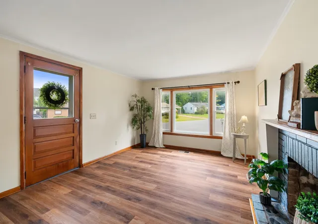 Photo 3 of Single family home for sale at 27 Sherry Rd, South Burlington, VT 05403 | MLS# 5106516 | Listing updated on 2026-09-10