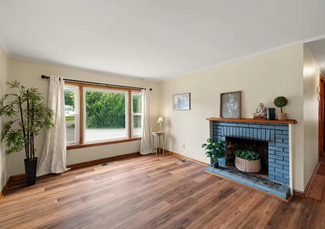 Photo 3 of Single family home for sale at 27 Sherry Rd, South Burlington, VT 05403 | MLS# 5106516 | Listing updated on 2026-10-07
