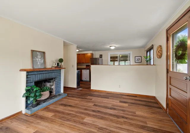 Photo 4 of Single family home for sale at 27 Sherry Rd, South Burlington, VT 05403 | MLS# 5106516 | Listing updated on 2026-10-07