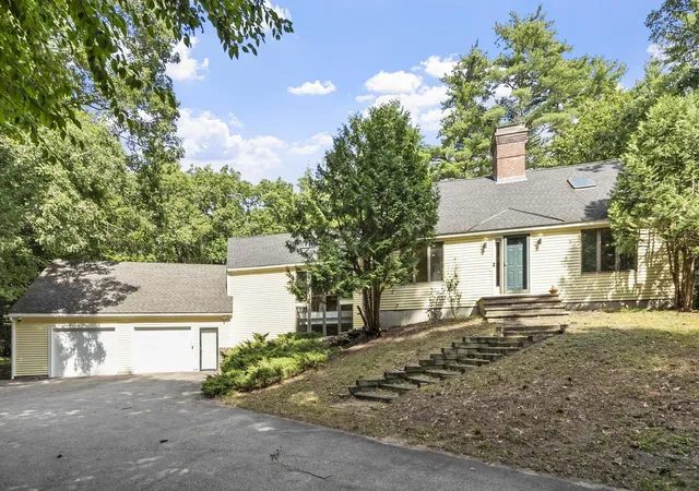 1st image of 40 Cleveland Hill Rd, Brookline, NH 03303 | MLS# 5106535
