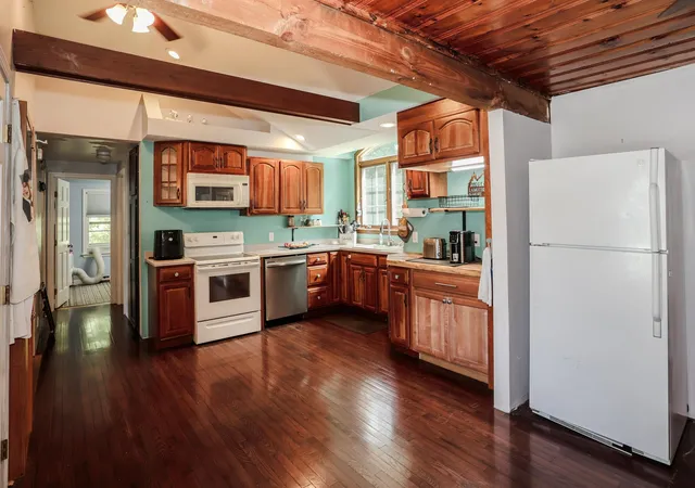 3rd image of 10 Kendall Pond Rd, Derry, NH 03038 | MLS# 5106546
