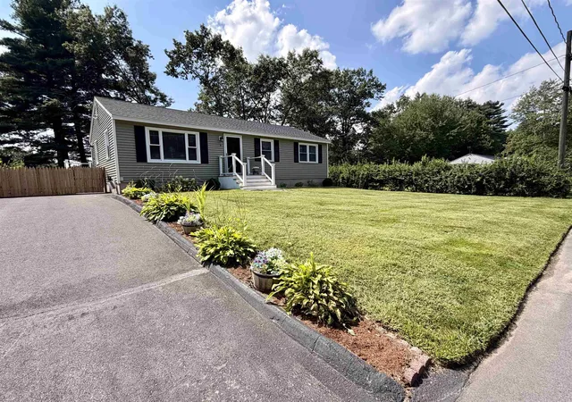 Photo 3 of Sale Pending at 9 Pacific Blvd, Nashua, NH 03062 | MLS# 5106570 | Listing updated on 2026-08-31