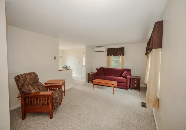 3rd image of 1B Arabian Ct, Goffstown, NH 03045 | MLS# 5106577