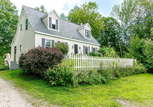 Single family home for sale at 548 Crow Hill Rd, Chester, VT 05143 | MLS# 5106579