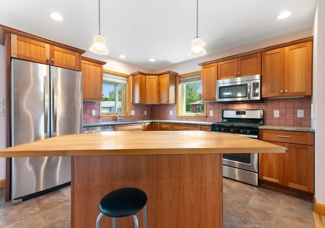 Photo 2 of Single family home for sale at 162 Buttonwood Dr, Brattleboro, VT 05301 | MLS# 5106580 | Listing updated on 2026-08-27