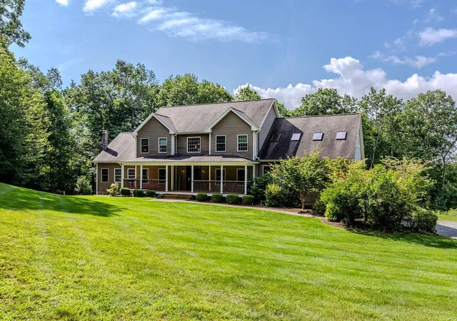 Photo 2 of Single family home for sale at 134 Grapevine Ln, Pownal, VT 05261 | MLS# 5106582 | Listing updated on 2026-08-26