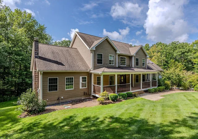 Photo 3 of Single family home for sale at 134 Grapevine Ln, Pownal, VT 05261 | MLS# 5106582 | Listing updated on 2026-08-26