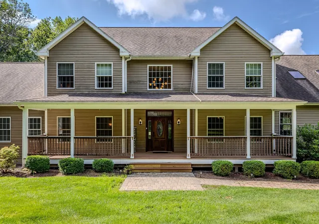 Photo 3 of Single family home for sale at 134 Grapevine Ln, Pownal, VT 05261 | MLS# 5106582 | Listing updated on 2026-08-26
