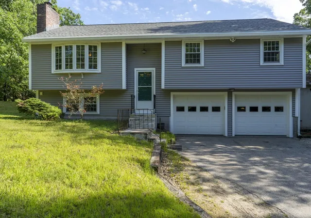 Photo 1 of Sale Pending at 31 Woodhawk Wy, Litchfield, NH 03052 | MLS# 5106603 | Listing updated on 2026-09-03