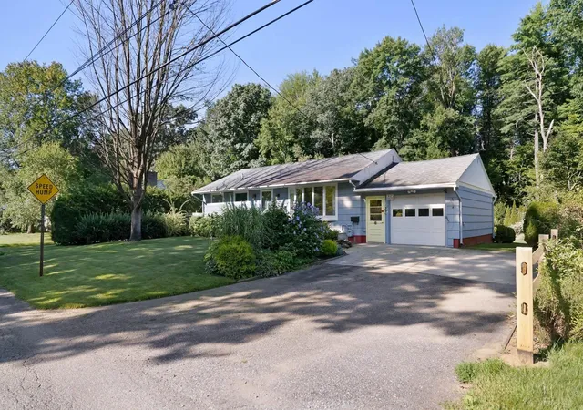 Photo 2 of Single family home for sale at 25 Mills Ave, South Burlington, VT 05403 | MLS# 5106605 | Listing updated on 2026-08-29