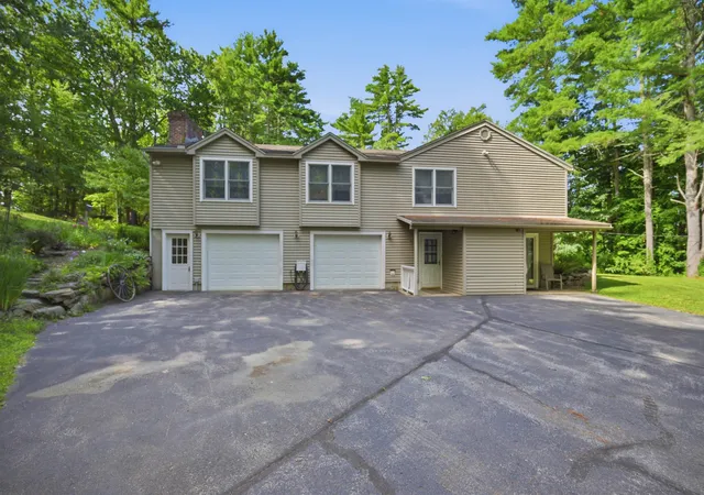 Photo 3 of Single family home for sale at 89 North Rd, Sandown, NH 03873 | MLS# 5106623 | Listing updated on 2026-09-17