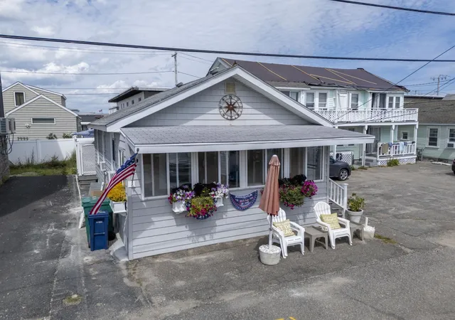 Photo 3 of Condo for sale at 14 Manchester St #1, Hampton, NH 03842 | MLS# 5106627 | Listing updated on 2026-09-09