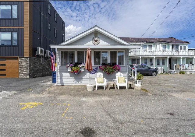 Photo 3 of Condo for sale at 14 Manchester St #1, Hampton, NH 03842 | MLS# 5106627 | Listing updated on 2026-09-09