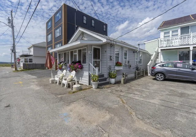 Photo 4 of Condo for sale at 14 Manchester St #1, Hampton, NH 03842 | MLS# 5106627 | Listing updated on 2026-09-09