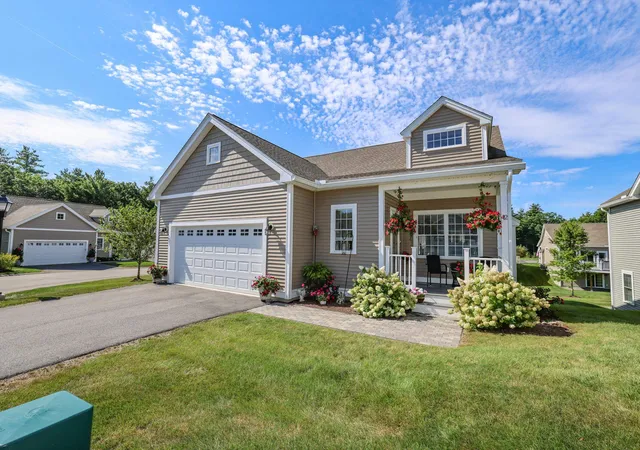 Photo 2 of Sale Pending at 42 Toby Cir #38, Merrimack, NH 03054 | MLS# 5106634 | Listing updated on 2026-09-01