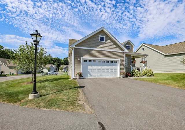 Photo 3 of Sale Pending at 42 Toby Cir #38, Merrimack, NH 03054 | MLS# 5106634 | Listing updated on 2026-09-01