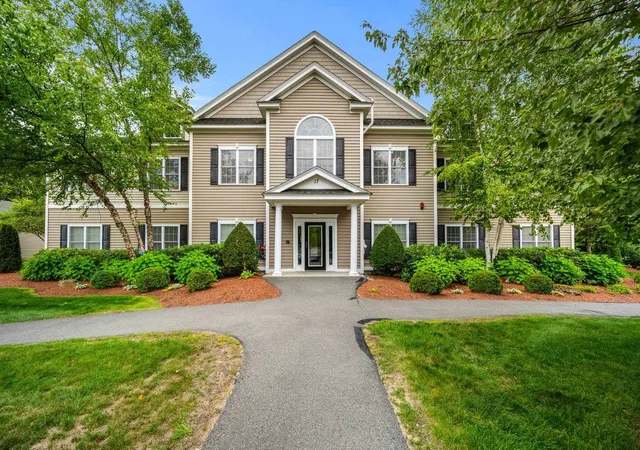Photo 2 of Condo for sale at 17 Roundabout Wy #5, Manchester, NH 03102 | MLS# 5106635 | Listing updated on 2026-08-28