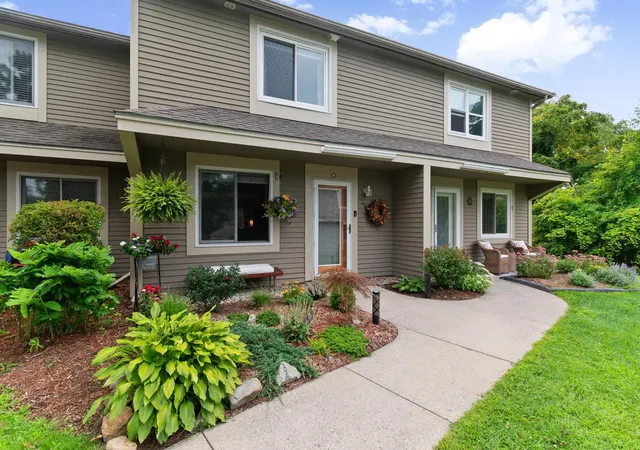 Photo 1 of Sale Pending at 24 Overlook Dr, South Burlington, VT 05403 | MLS# 5106648 | Listing updated on 2026-08-29