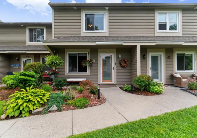 Photo 2 of Sale Pending at 24 Overlook Dr, South Burlington, VT 05403 | MLS# 5106648 | Listing updated on 2026-08-29