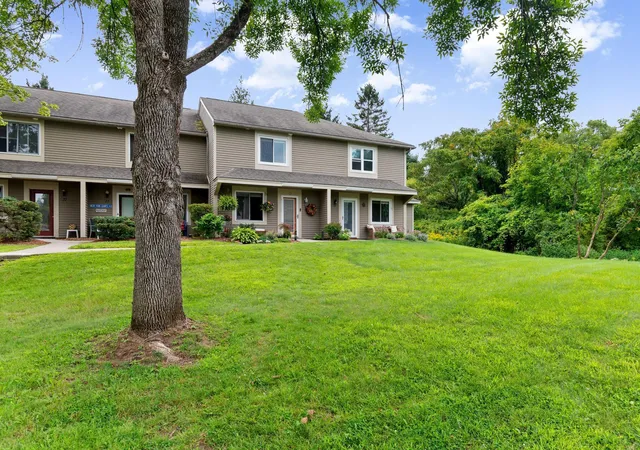 Photo 3 of Sale Pending at 24 Overlook Dr, South Burlington, VT 05403 | MLS# 5106648 | Listing updated on 2026-08-29