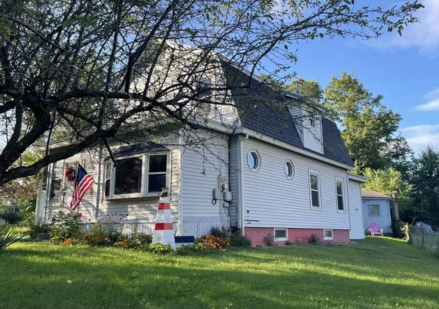 Photo 2 of Single family home for sale at 51 Schoool St, Randolph, VT 05060 | MLS# 5106653 | Listing updated on 2026-08-31