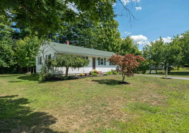 2nd image of 7 Ridgewood Ave, Gilford, NH 03249 | MLS# 5106657