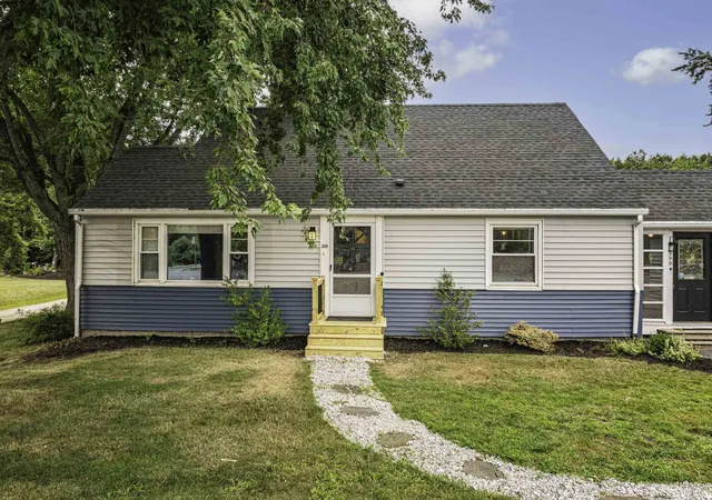 2nd image of 399 High St, Somersworth, NH 03878 | MLS# 5106673