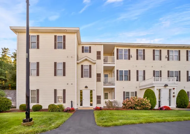 1st image of 12 Vista Ridge Dr #40, Londonderry, NH 03053 | MLS# 5106679