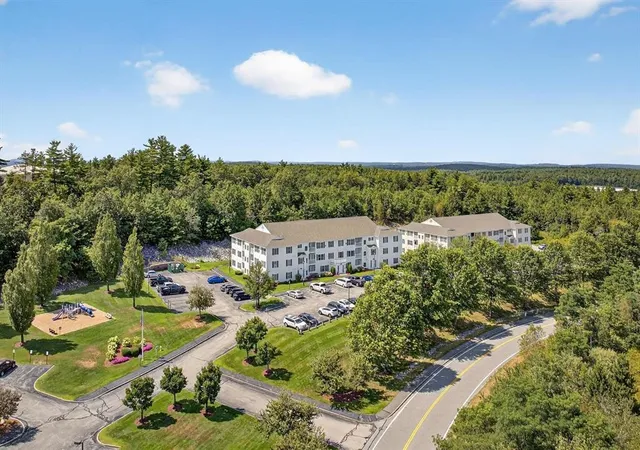 2nd image of 12 Vista Ridge Dr #40, Londonderry, NH 03053 | MLS# 5106679