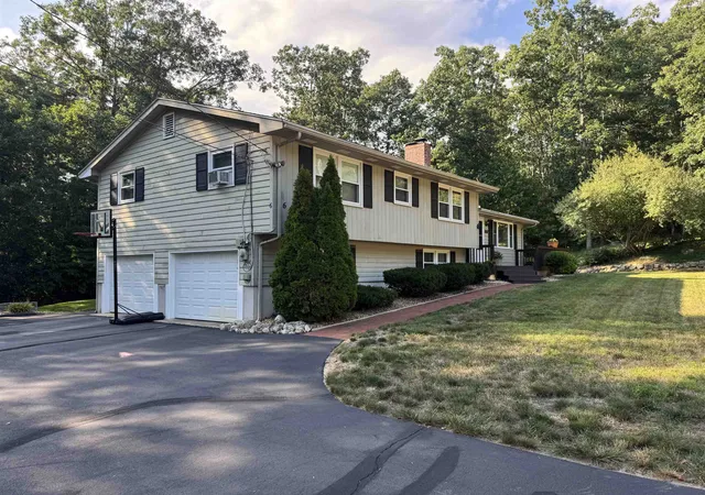 3rd image of 6 Quincy Ln, Merrimack, NH 03054 | MLS# 5106689