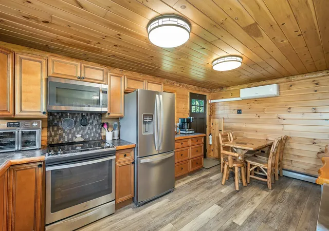 Photo 4 of Single family home for sale at 100 North Rd, Jefferson, NH 03583 | MLS# 5106693 | Listing updated on 2026-08-26