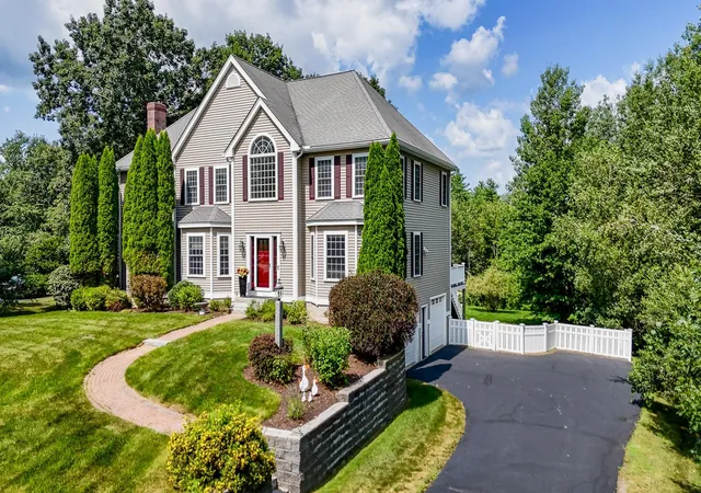 Photo 2 of Single family home for sale at 17 Sherry Cir, Brentwood, NH 03833 | MLS# 5106706 | Listing updated on 2026-09-09
