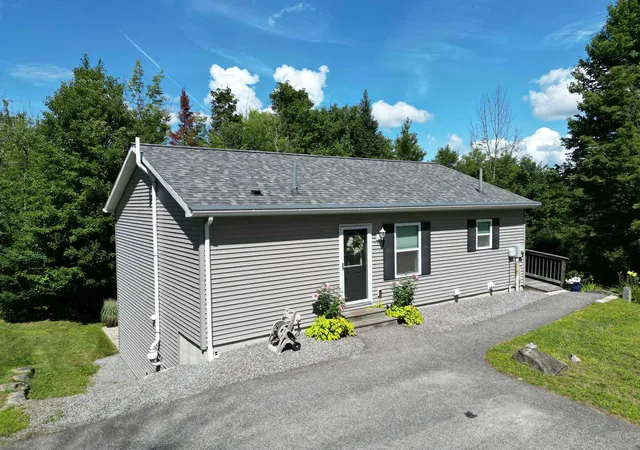 3rd image of 730 Bradford Rd, Newport, NH 03773 | MLS# 5106730