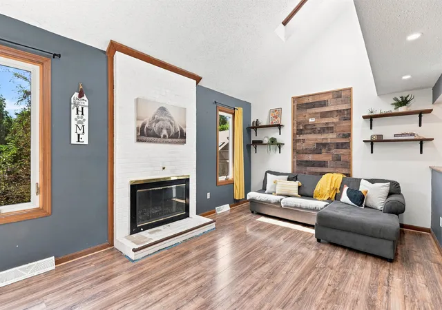 2nd image of 8 Gloucester Ln #41, Nashua, NH 03063 | MLS# 5106732