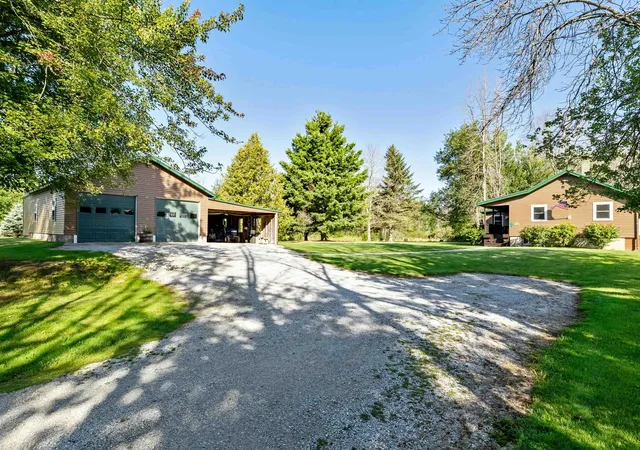 Photo 3 of Single family home for sale at 314 Cameron Dr, Alburgh, VT 05440 | MLS# 5106757 | Listing updated on 2026-09-17