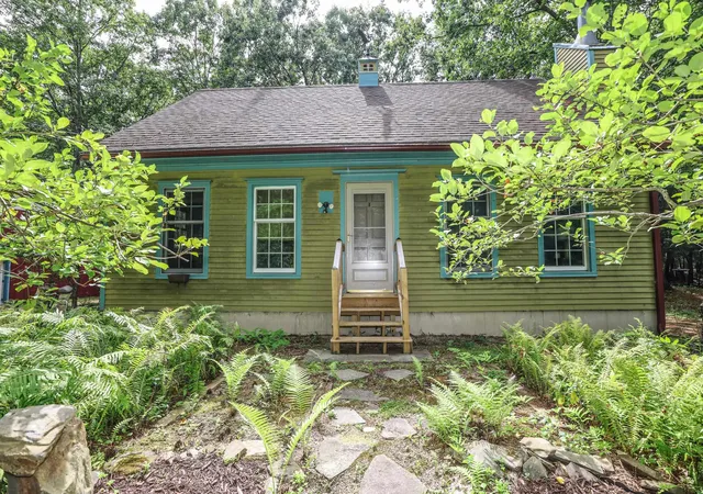 1st image of 15 Ledge Rd, Chester, NH 03036 | MLS# 5106758